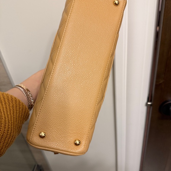 Chanel vintage beige caviar leather CC Quilted Leather Boston handle Handbag - Picture 6 of 8
